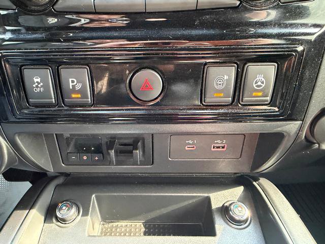 Used 2021 Nissan Titan PRO-4X w/ Pro-4x Convenience Package image 19