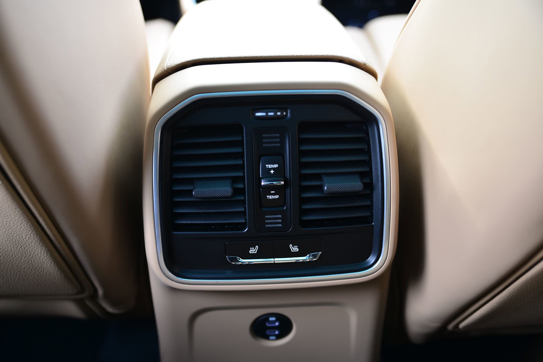 Certified 2025 Porsche Macan image 29