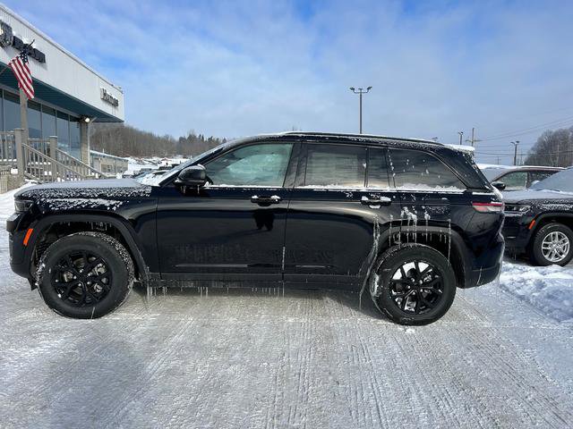 New 2025 Jeep Grand Cherokee Altitude image 6
