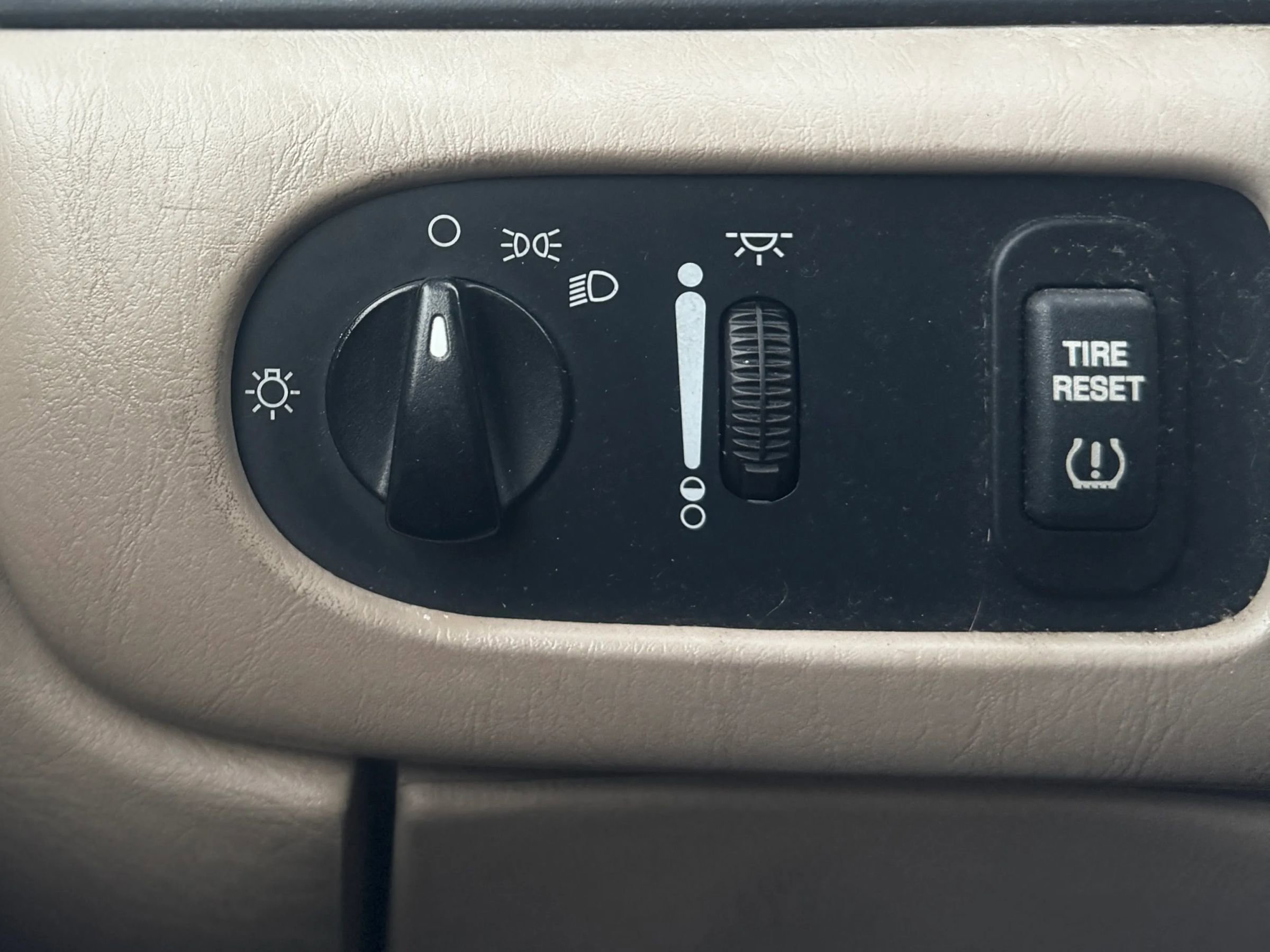 Used 2002 Ford Windstar SE FWD image 16