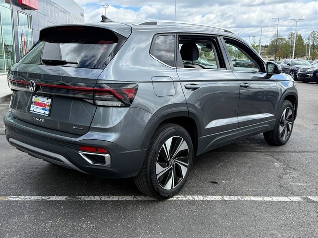 Used 2025 Volkswagen Taos SE AWD/4WD image 3