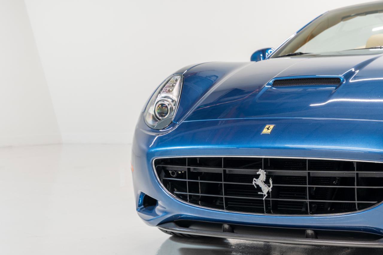 Used 2010 Ferrari California RWD image 29