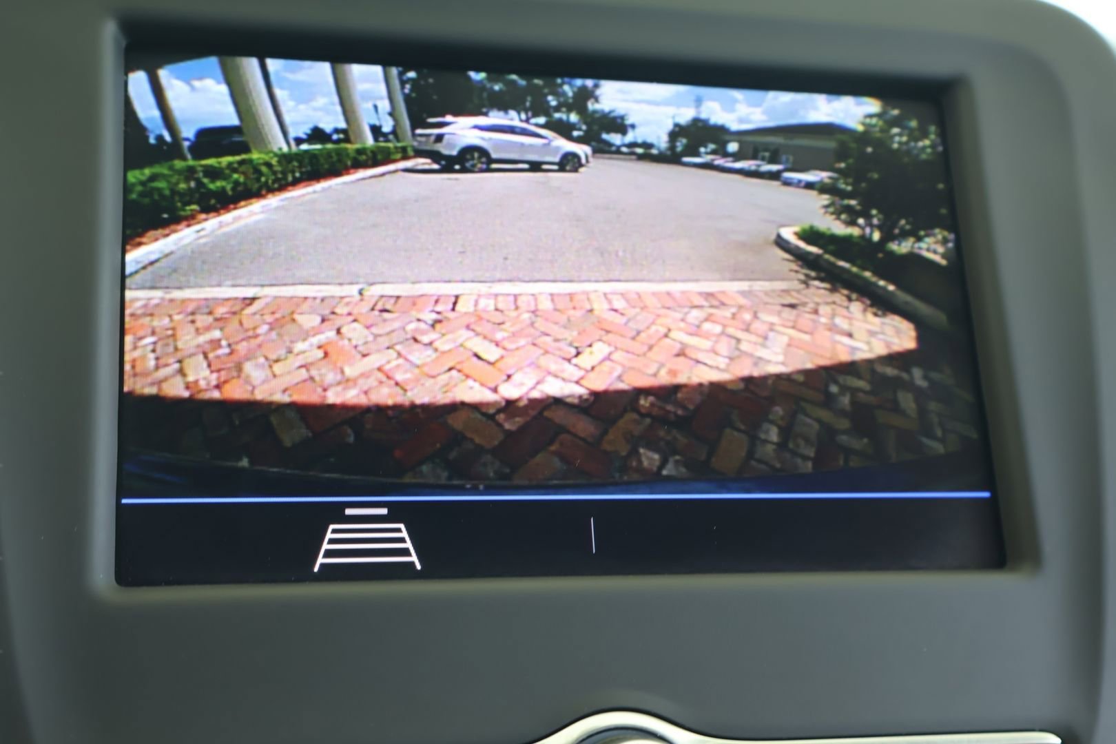 Used 2020 Chevrolet Equinox LT w/ Sport Edition image 25