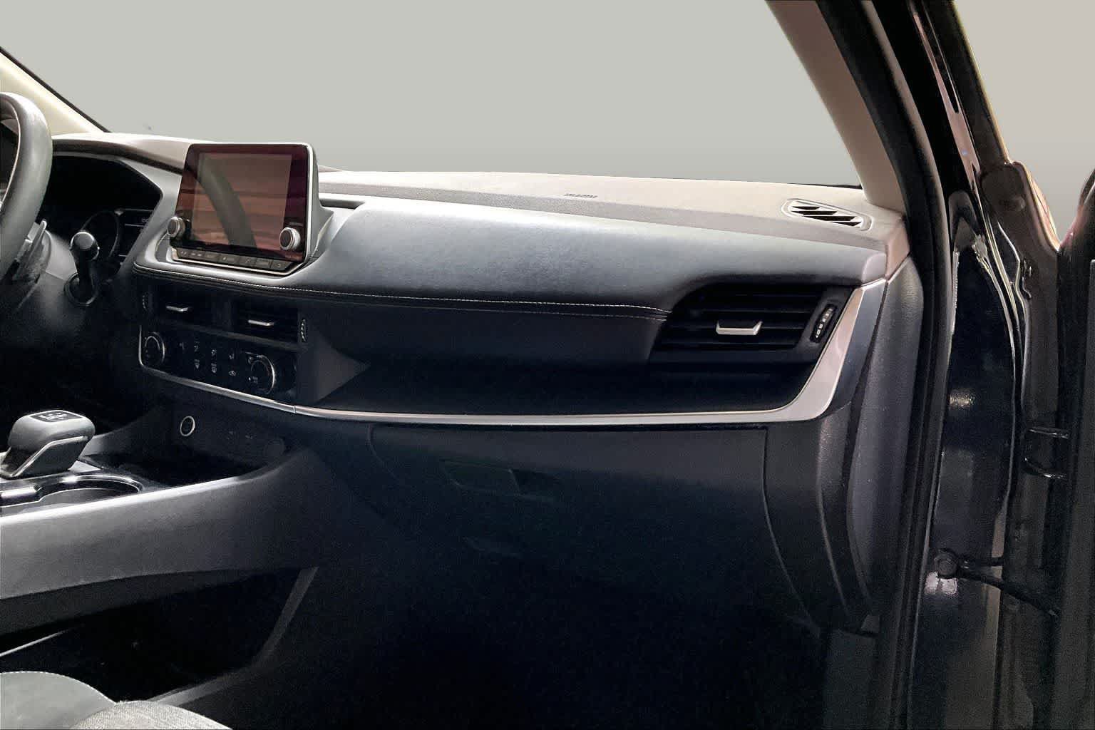 Used 2021 Nissan Rogue S FWD image 18