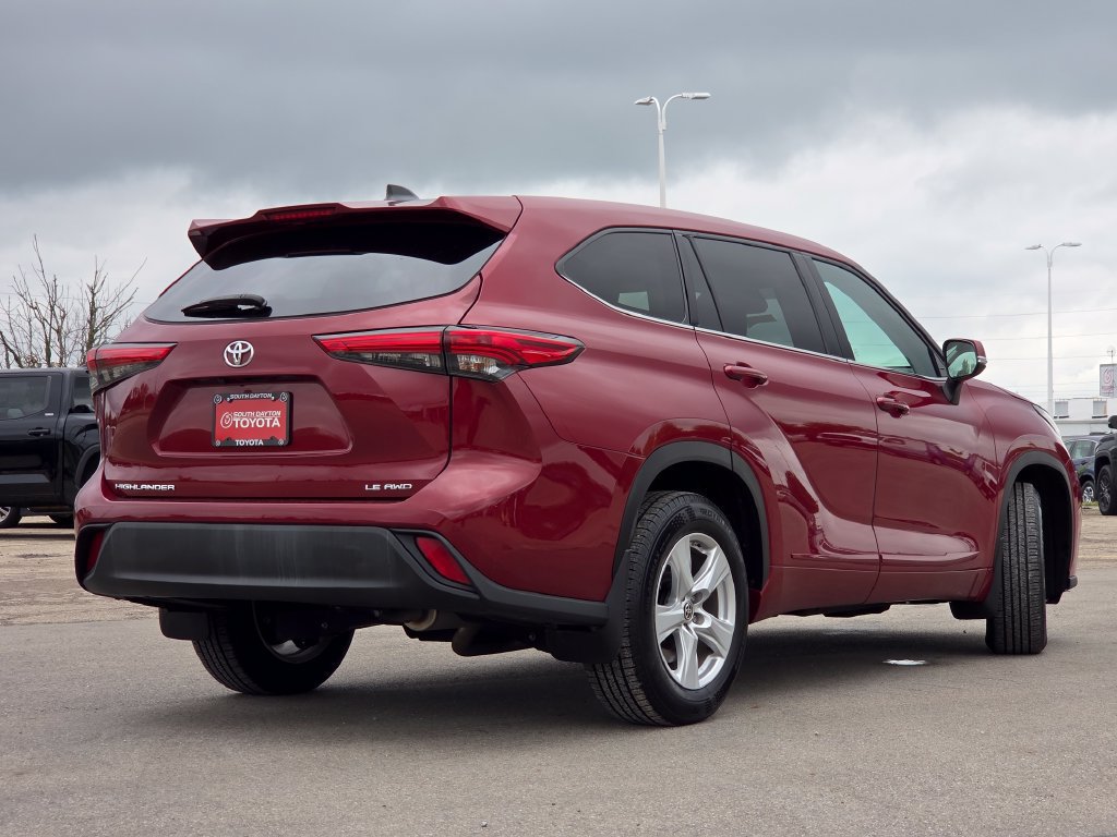 Used 2022 Toyota Highlander LE AWD/4WD image 22