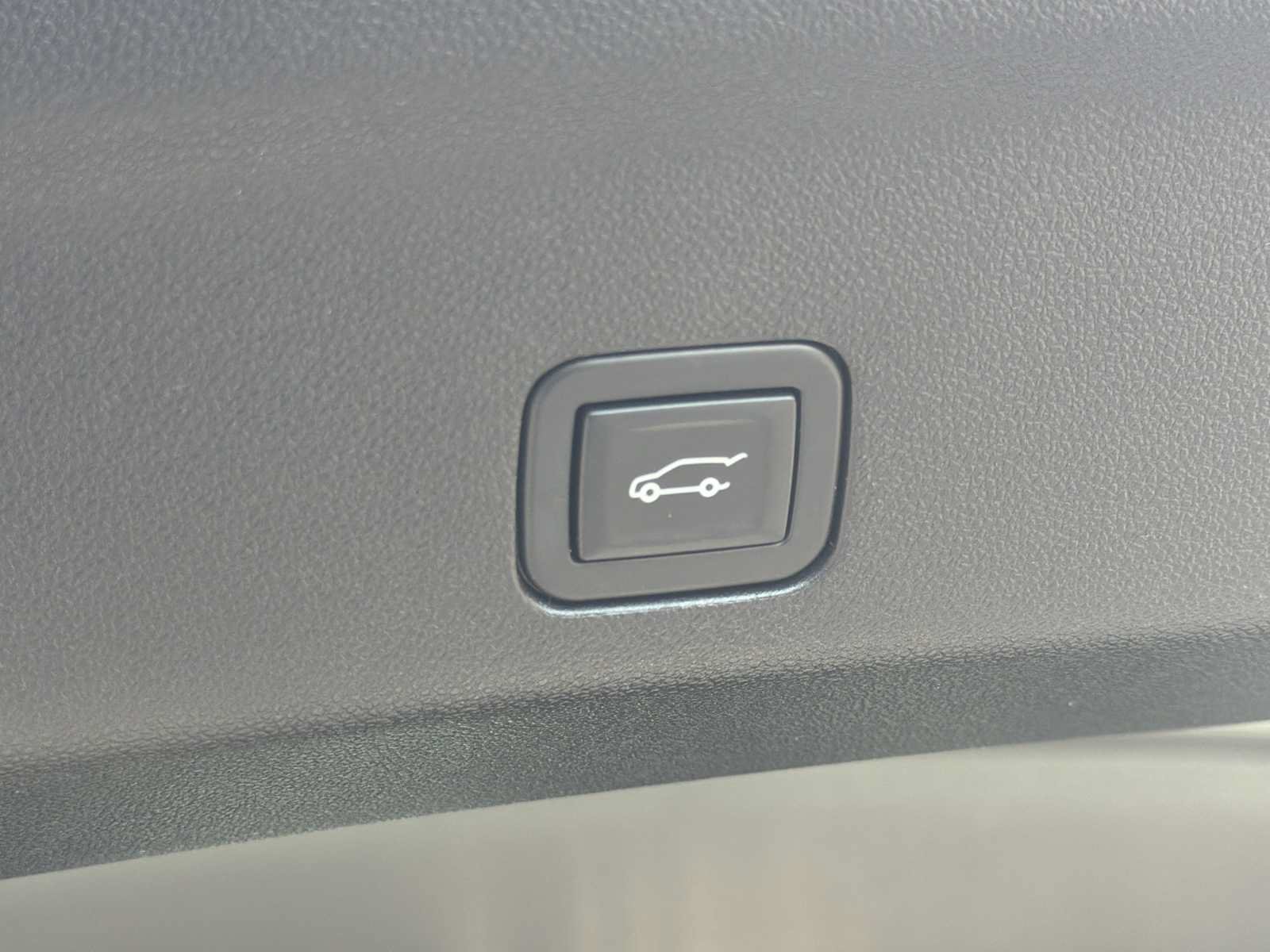 Used 2023 Chevrolet Tahoe Z71 w/ Z71 Off-Road Package AWD/4WD image 33