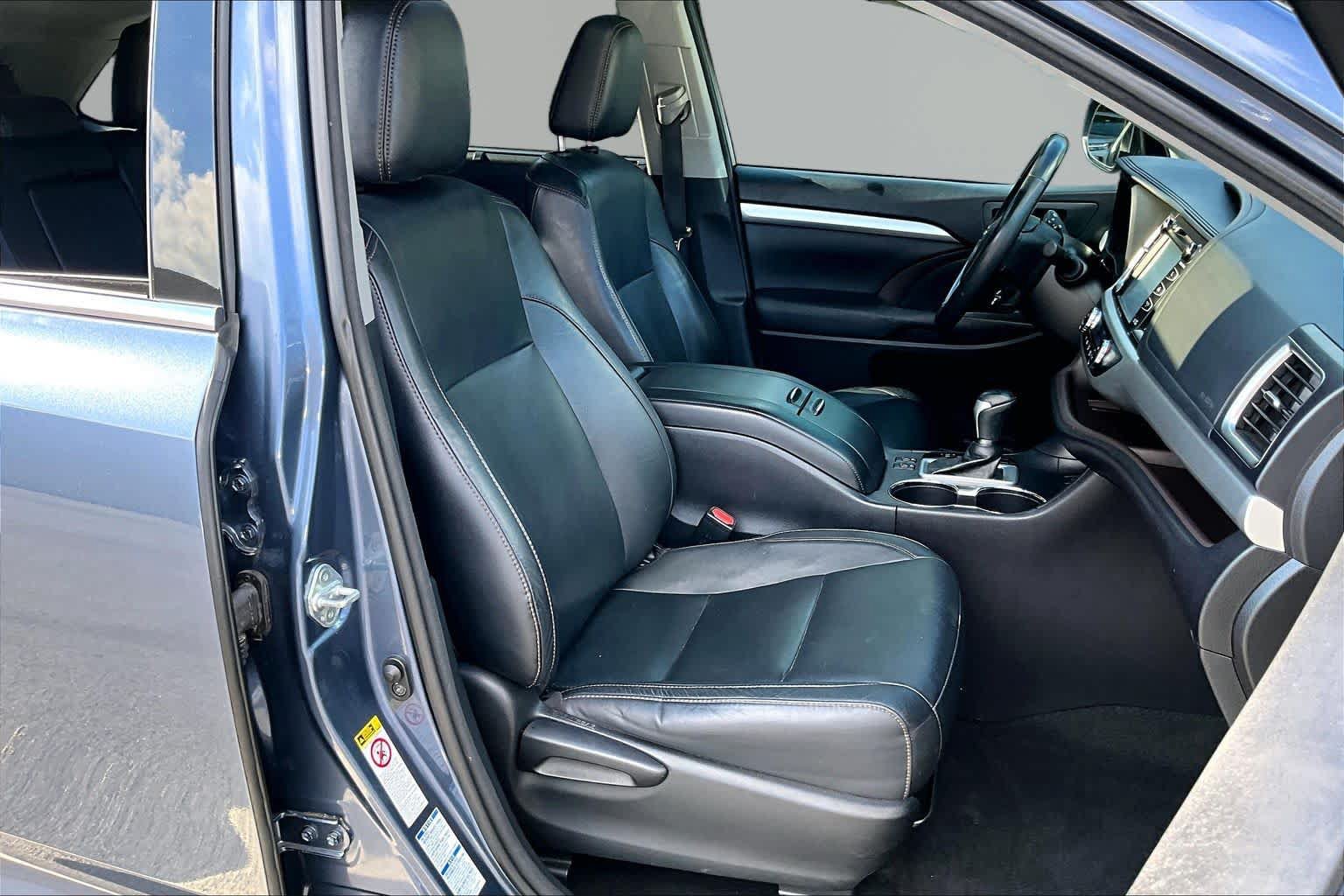 Used 2016 Toyota Highlander XLE AWD/4WD image 9