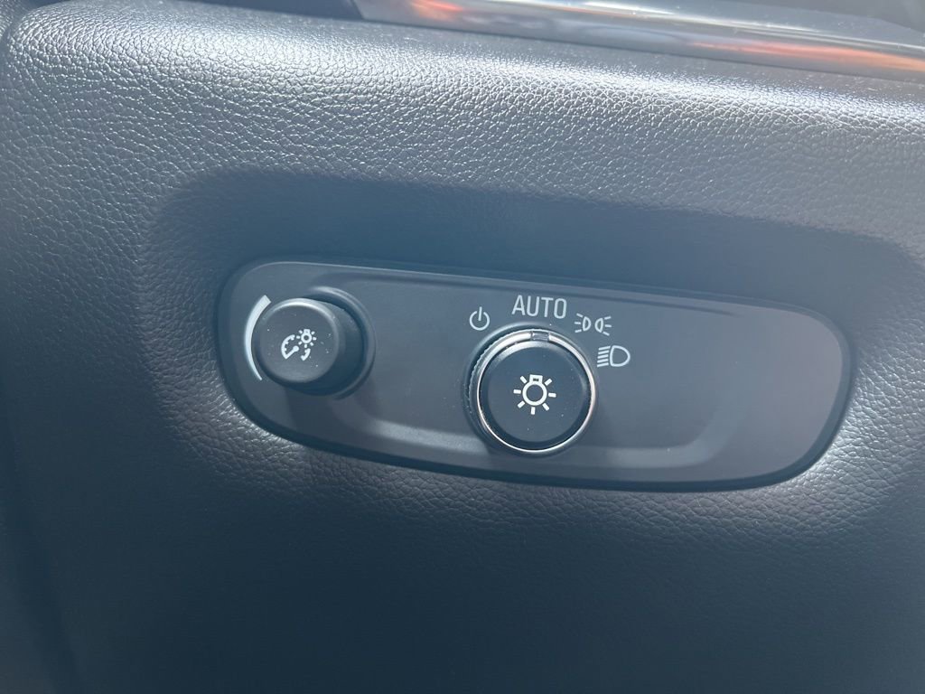 Used 2023 Chevrolet Traverse RS AWD/4WD image 17