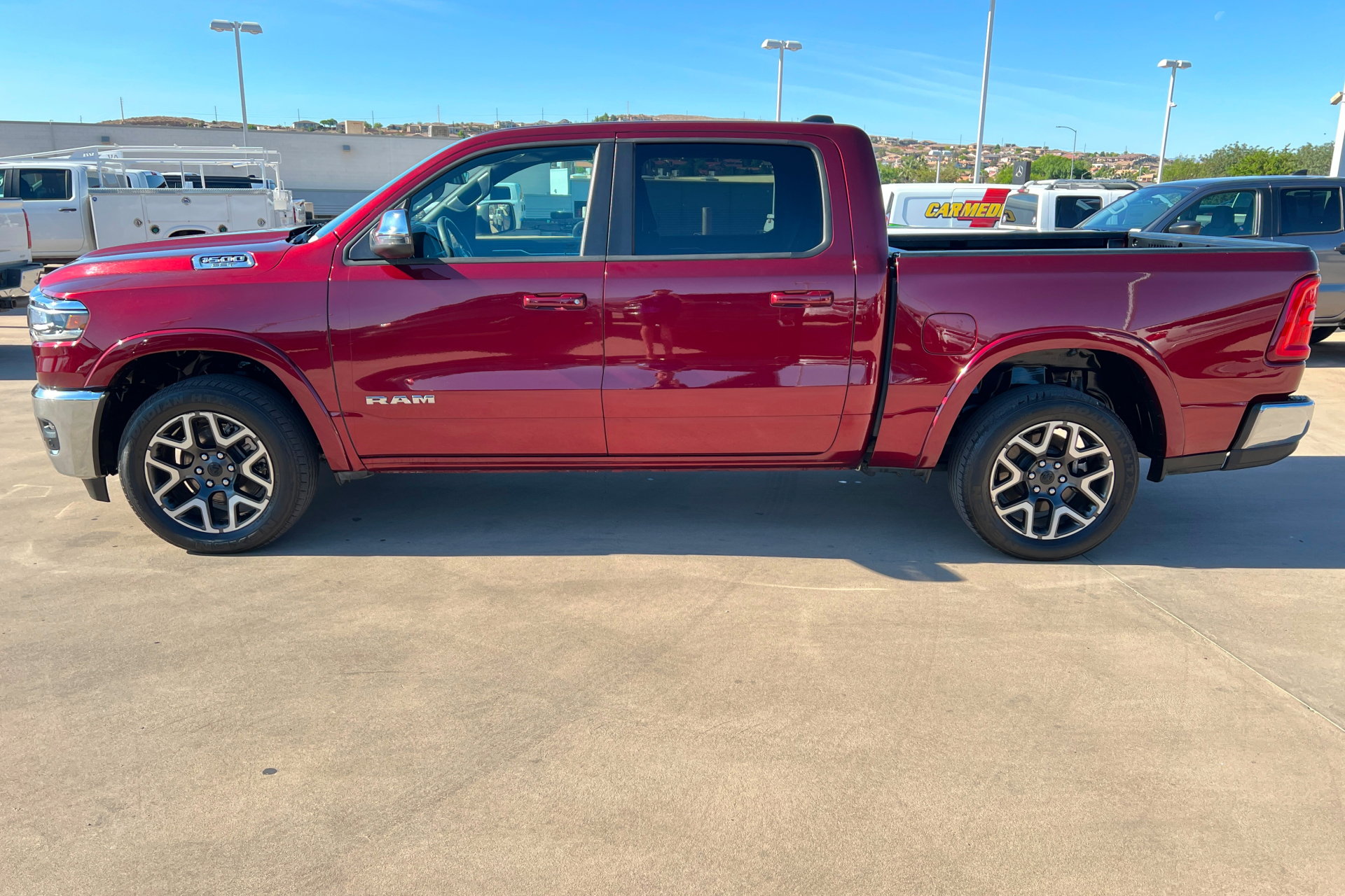 Used 2025 RAM 1500 Laramie AWD/4WD image 2