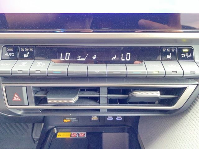 Used 2026 Toyota Camry SE w/ Multimedia Upgrade Package image 10