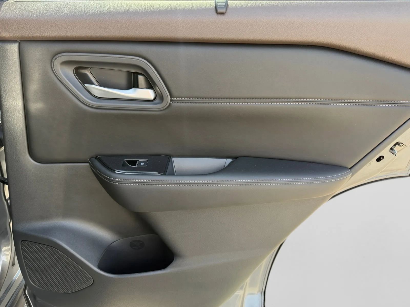 Used 2023 Nissan Rogue SL w/ SL Premium Package image 31