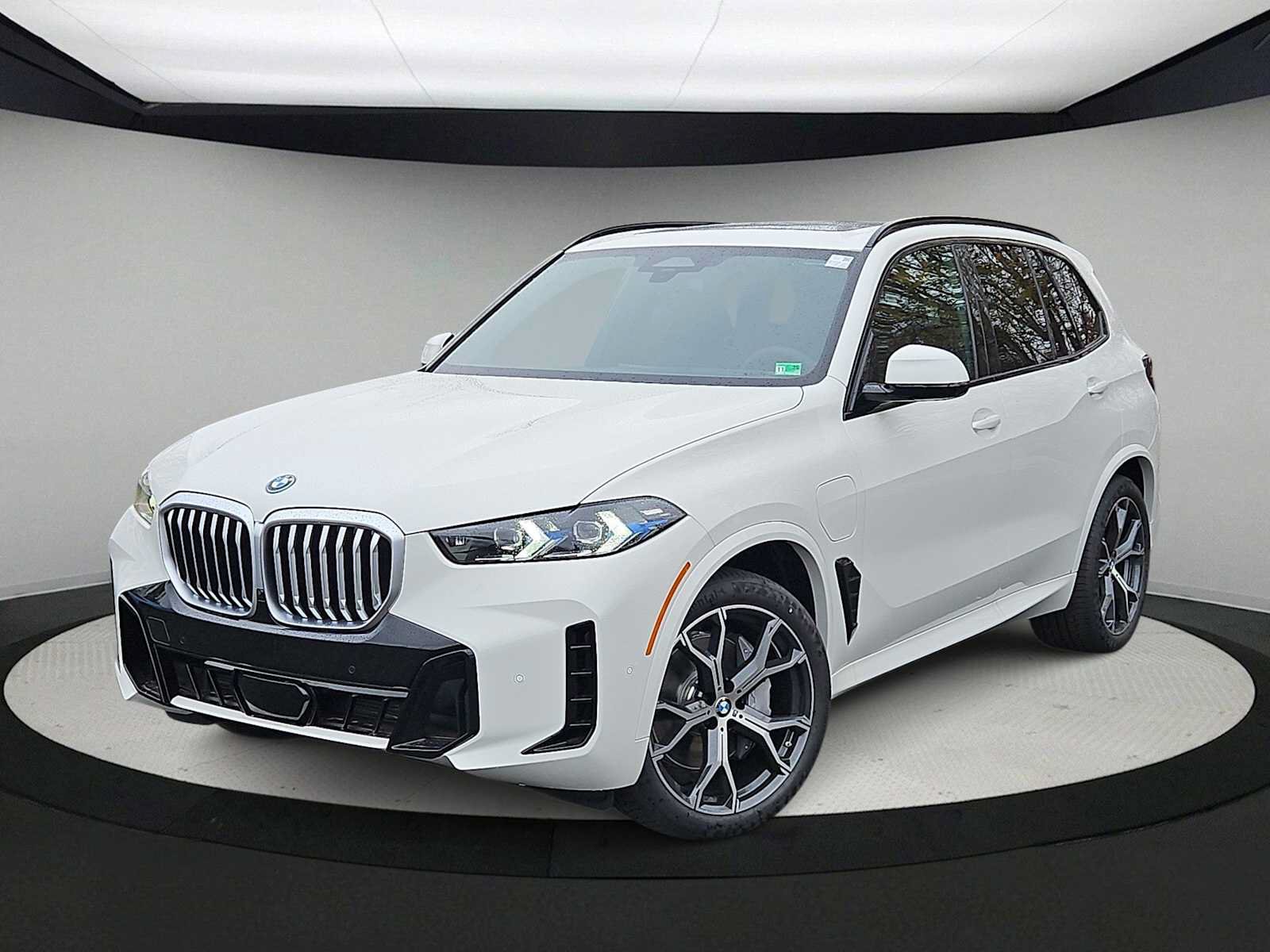 Used 2026 BMW X5 xDrive50e AWD/4WD image 1