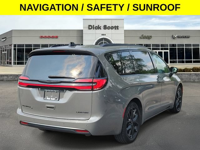 Used 2025 Chrysler Pacifica Limited FWD image 5