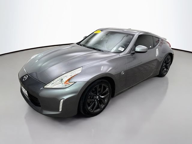 Used 2017 Nissan 370Z Touring RWD image 3