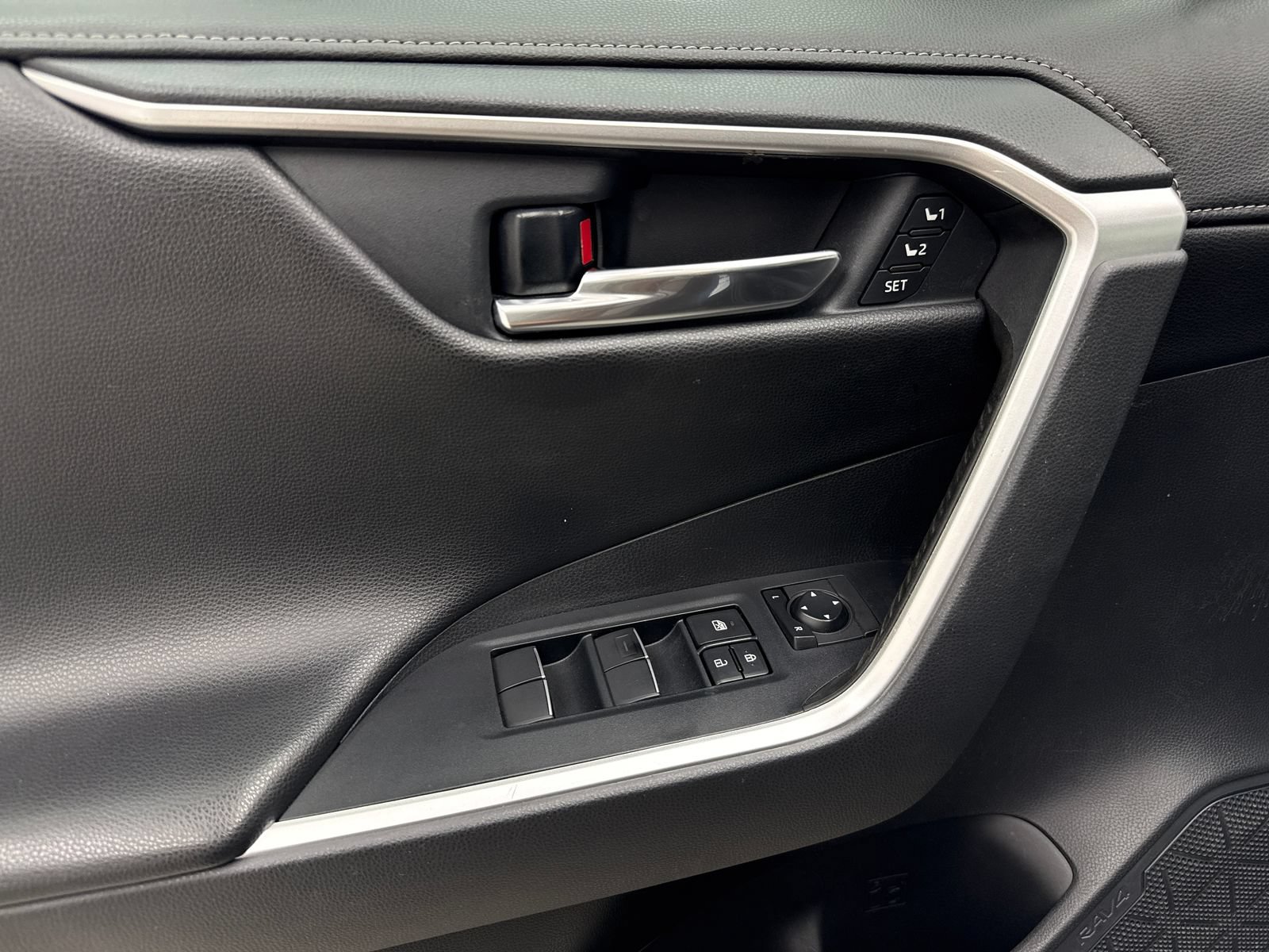 Used 2019 Toyota RAV4 Limited w/ Advanced Technology Package AWD/4WD image 35
