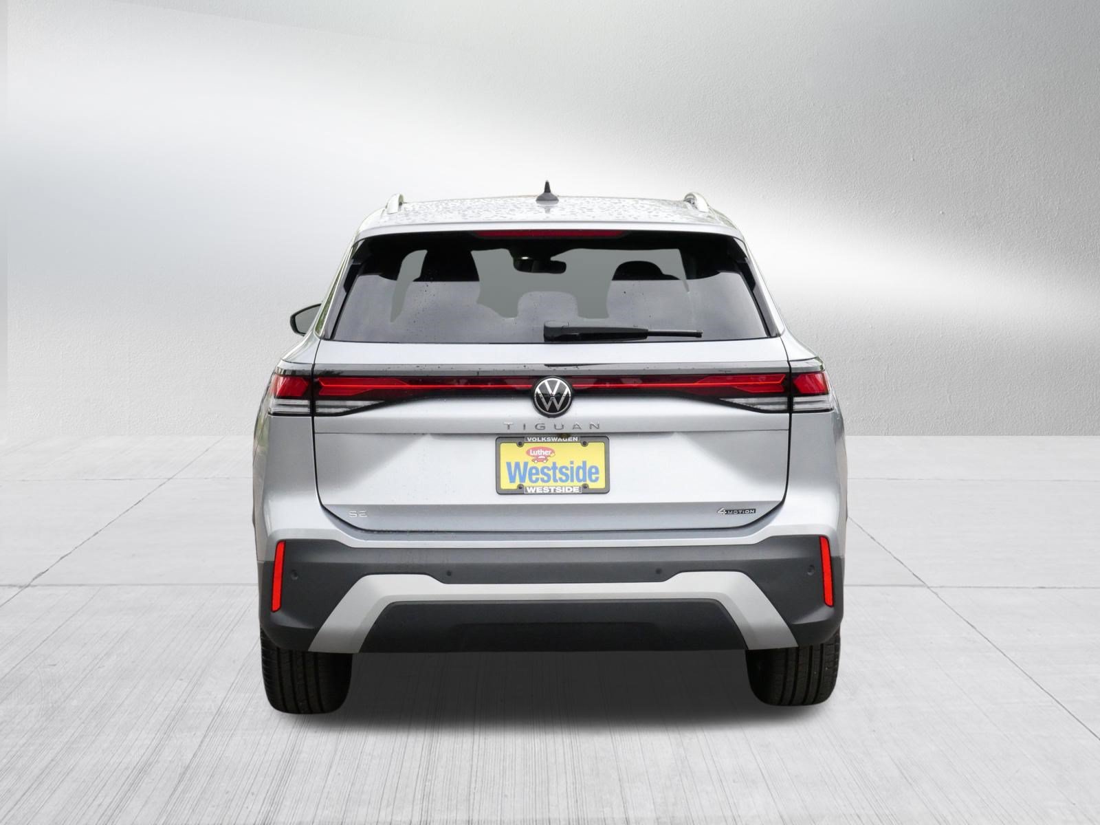 Certified 2025 Volkswagen Tiguan SE w/ Panoramic Sunroof Package AWD/4WD image 6