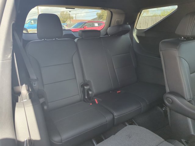Used 2026 Chevrolet Traverse LT w/ Midnight/Sport Edition image 17