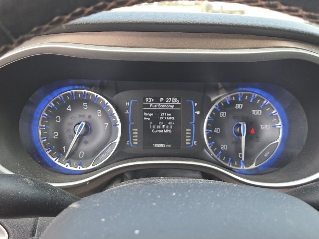 Used 2019 Chrysler Pacifica Touring-L FWD image 17