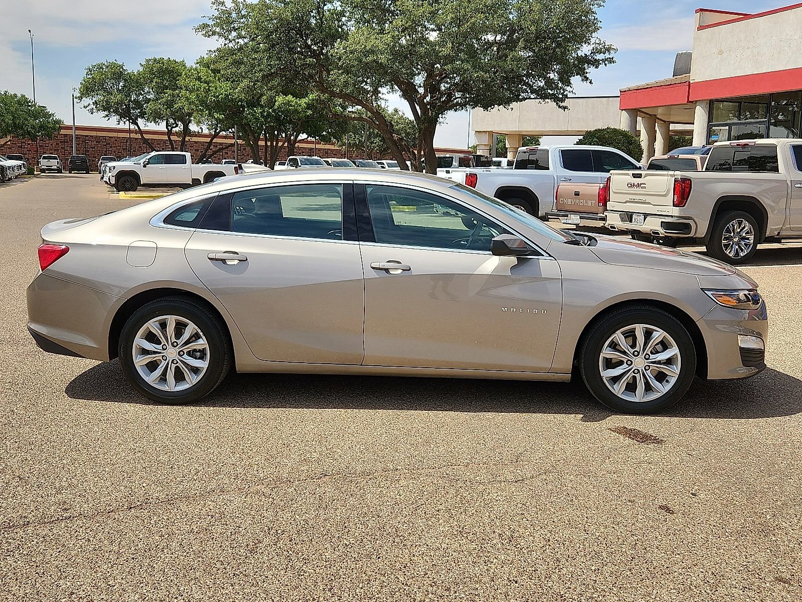 Used 2025 Chevrolet Malibu LT FWD image 5