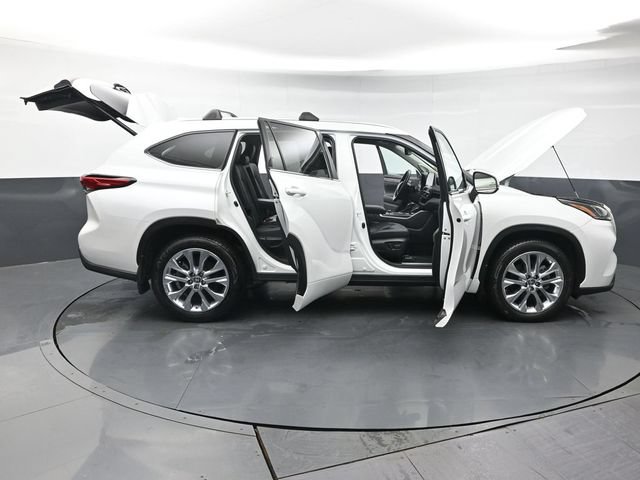 Used 2022 Toyota Highlander Limited AWD/4WD image 57