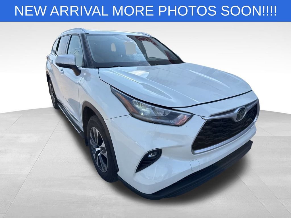 Used 2020 Toyota Highlander XLE image 3