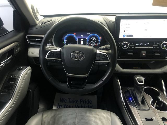 Used 2023 Toyota Highlander Limited image 15