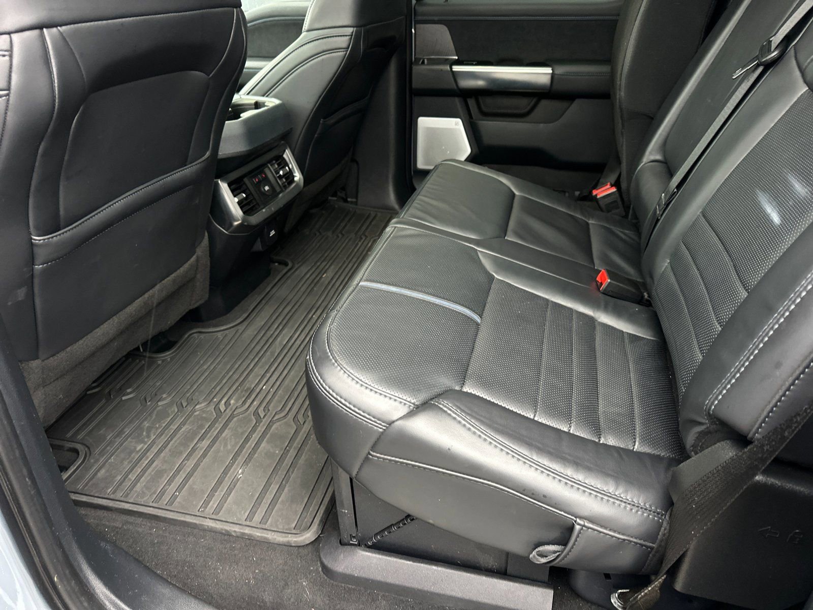Used 2025 Ford F350 Platinum AWD/4WD image 11