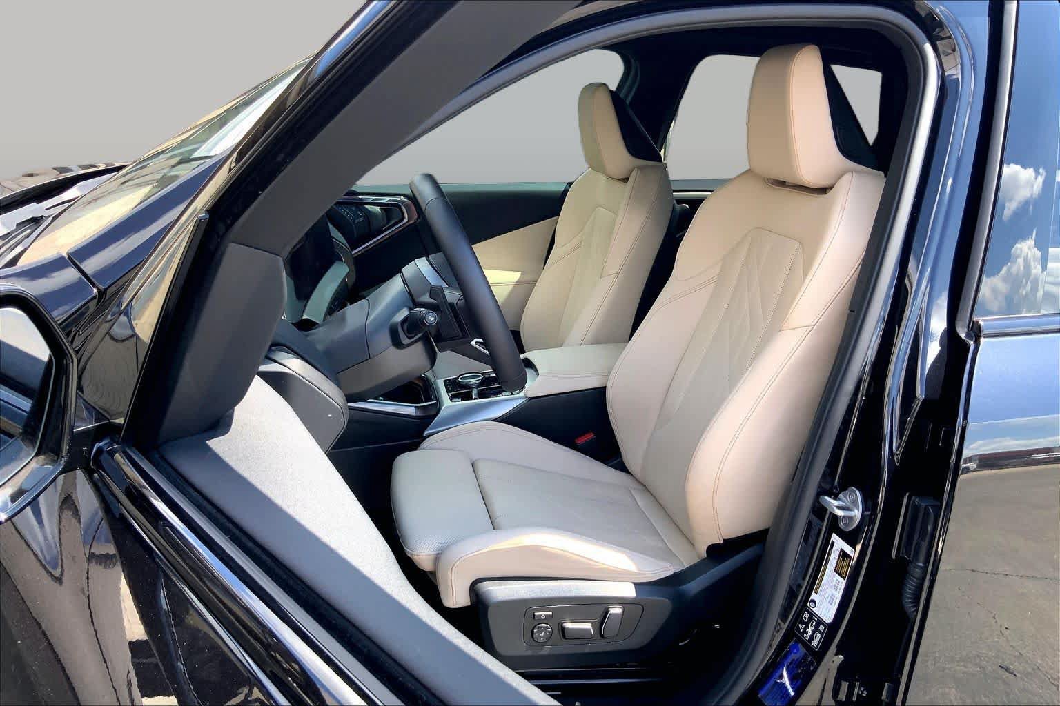 Used 2025 BMW X3 xDrive30i w/ M Sport Package AWD/4WD image 8