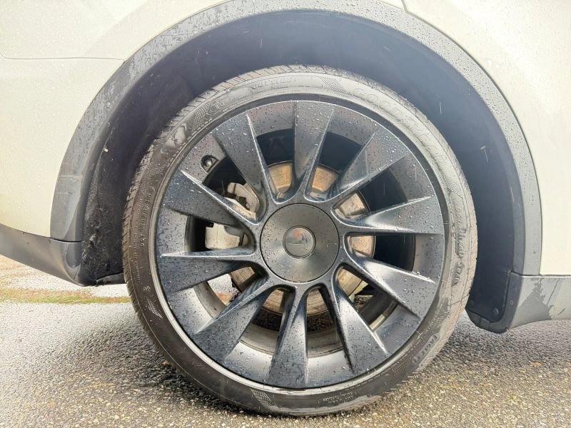 Used 2023 Tesla Model Y Long Range AWD/4WD image 32