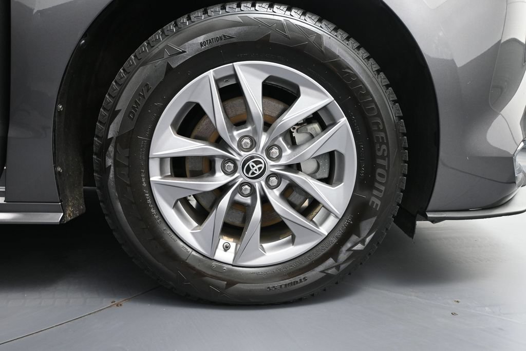 Used 2022 Toyota Sienna XLE AWD/4WD image 15