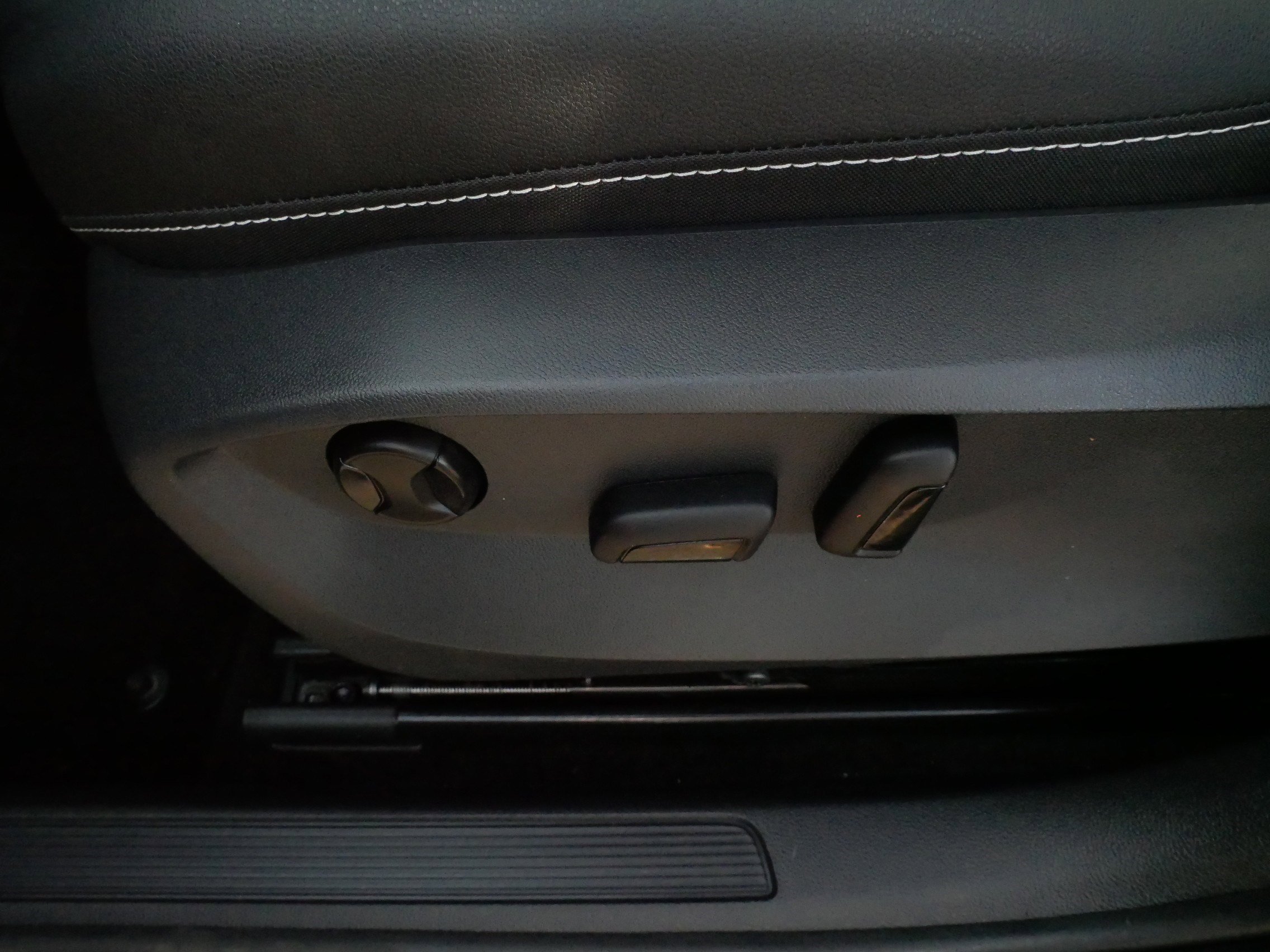 Certified 2024 Volkswagen Taos SEL image 20