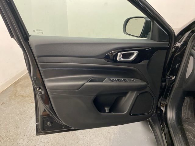 Used 2026 Jeep Compass Latitude image 17