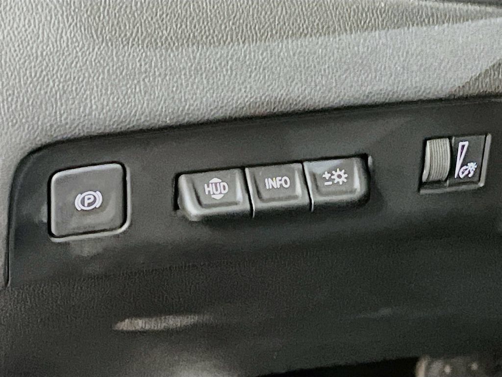 Used 2022 Buick Enclave Premium w/ Surround and Sites Package AWD/4WD image 10