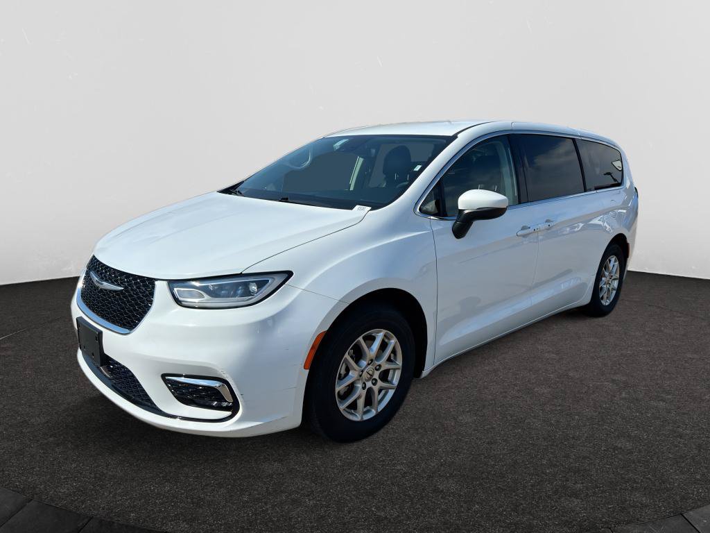 Used 2023 Chrysler Pacifica Touring-L FWD image 8