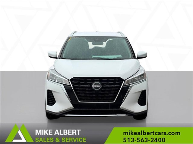 Used 2022 Nissan Kicks SV image 2
