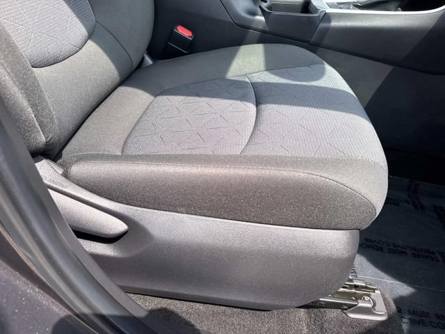 Used 2022 Toyota RAV4 XLE AWD/4WD image 16