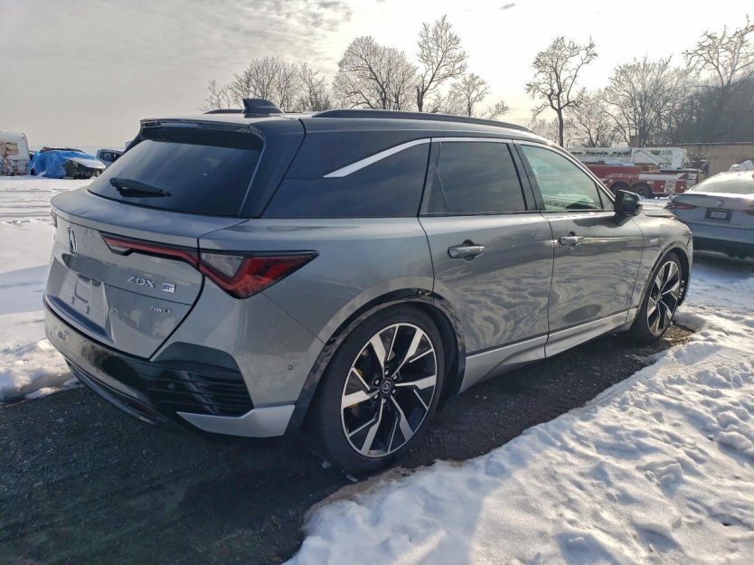 Used 2024 Acura ZDX Type S image 5