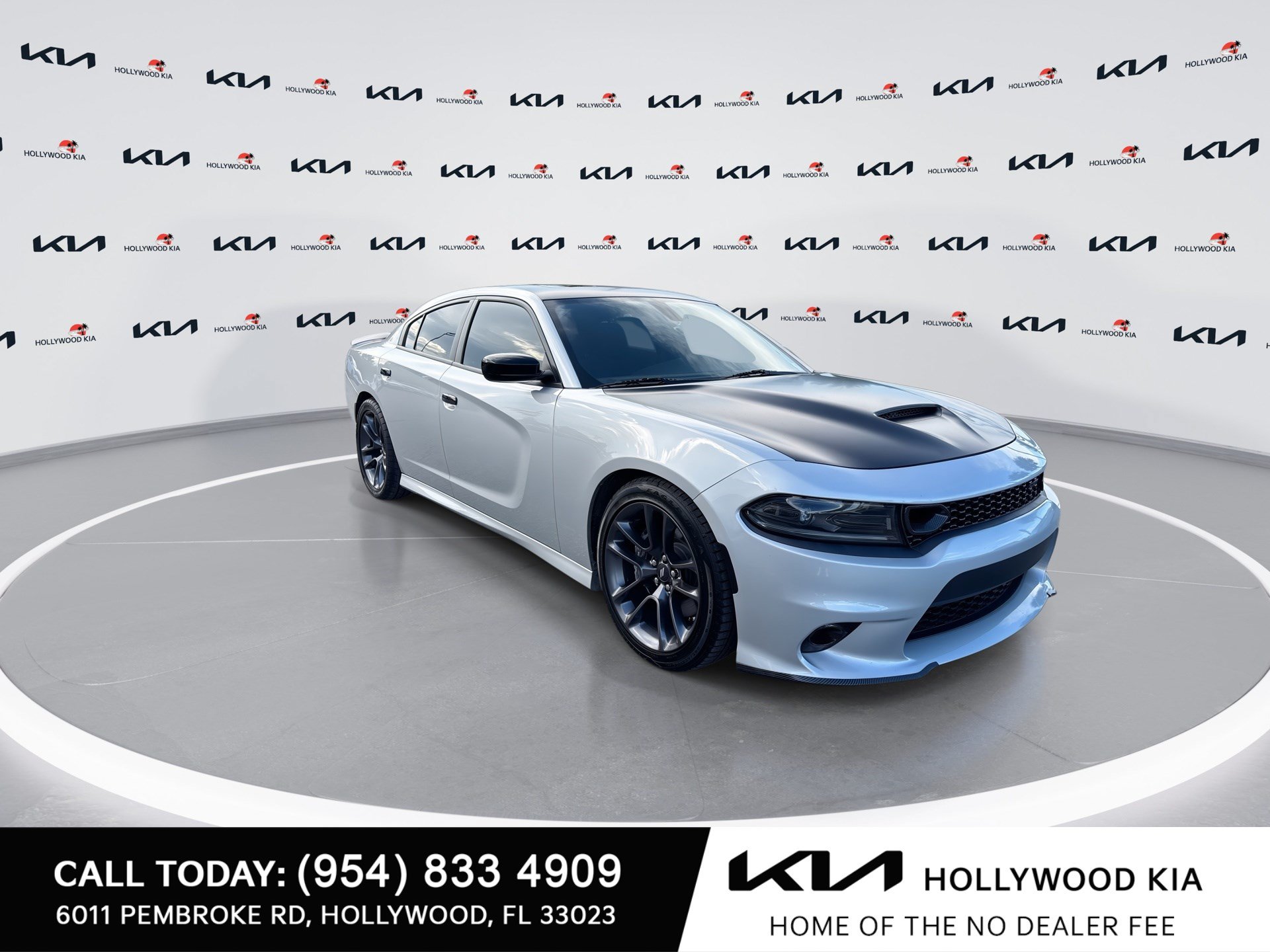 Used 2023 Dodge Charger Scat Pack w/ Navigation & Travel Group RWD image 2