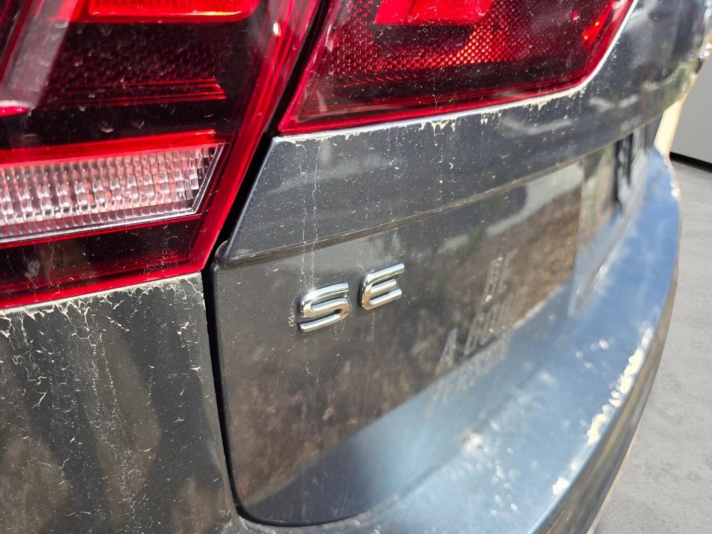 Used 2022 Volkswagen Tiguan SE w/ Panoramic Sunroof Package image 29