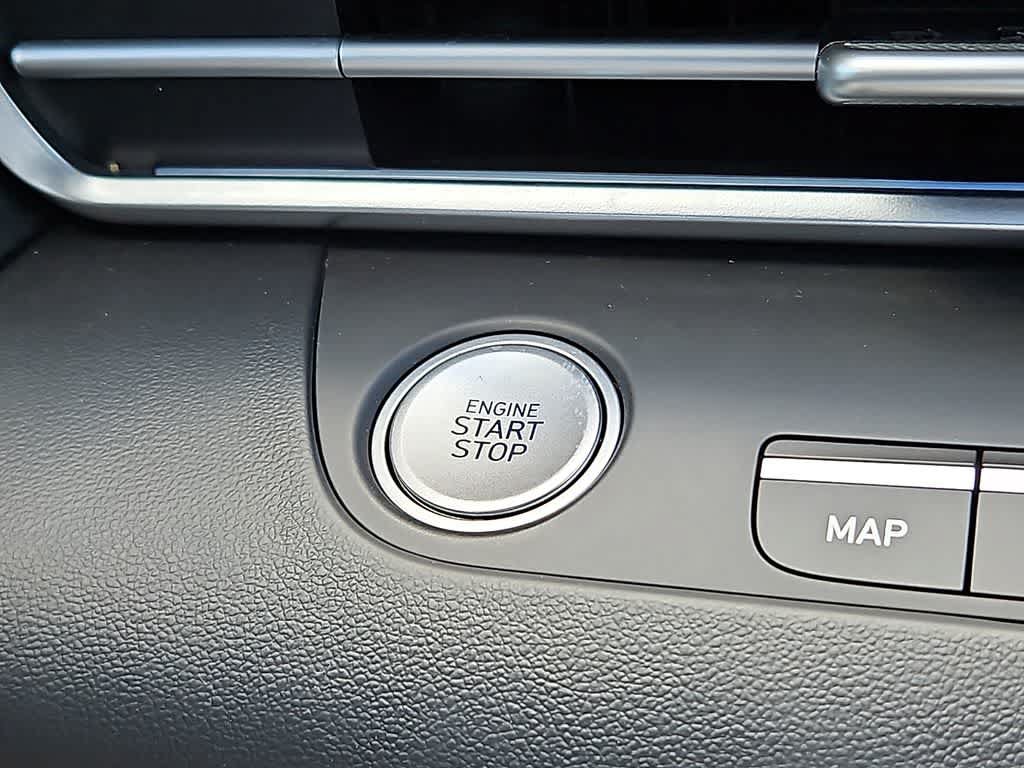 Used 2025 Hyundai Elantra Limited FWD image 23