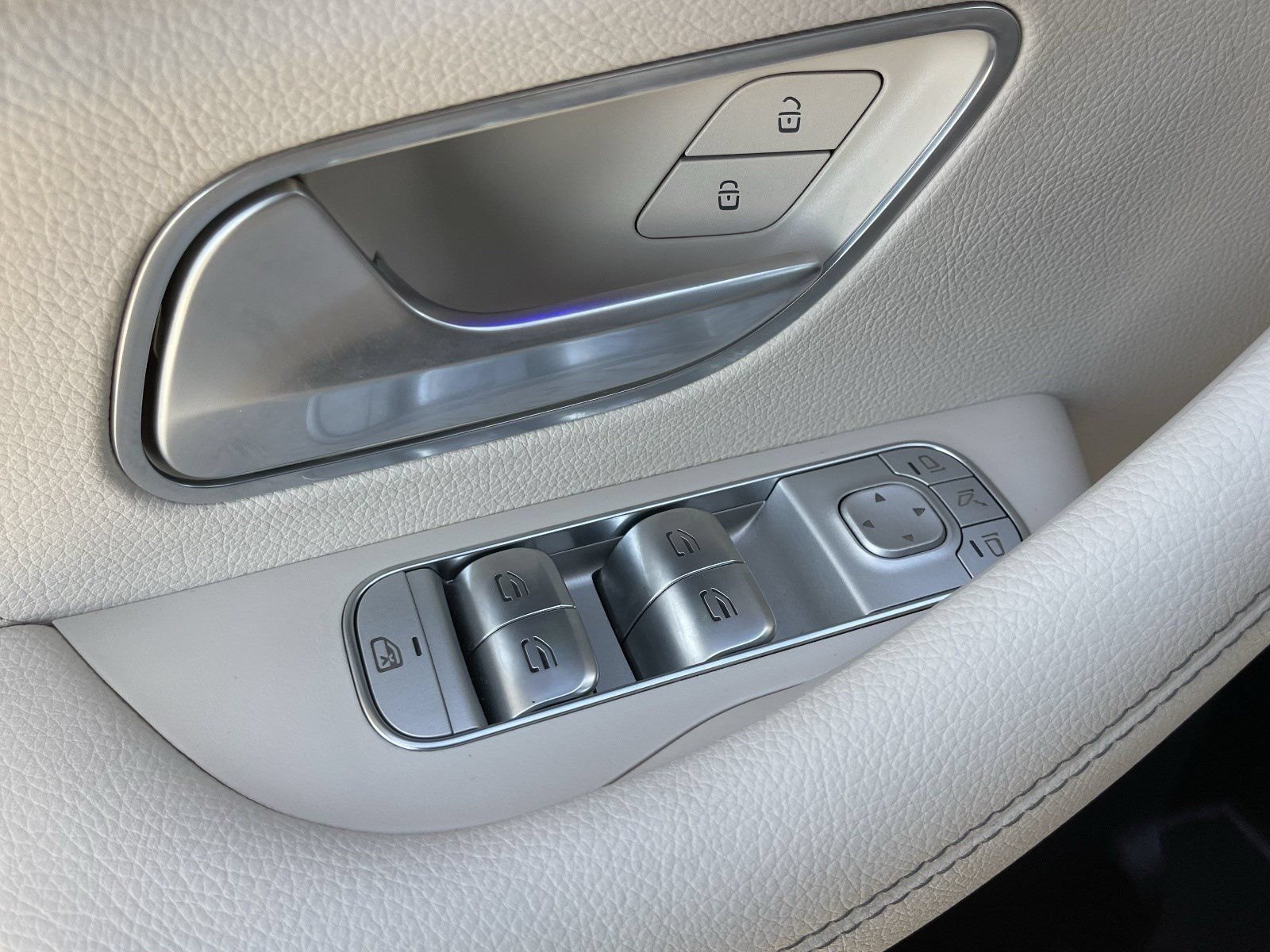 Used 2024 Mercedes-Benz GLS 450 4MATIC image 24