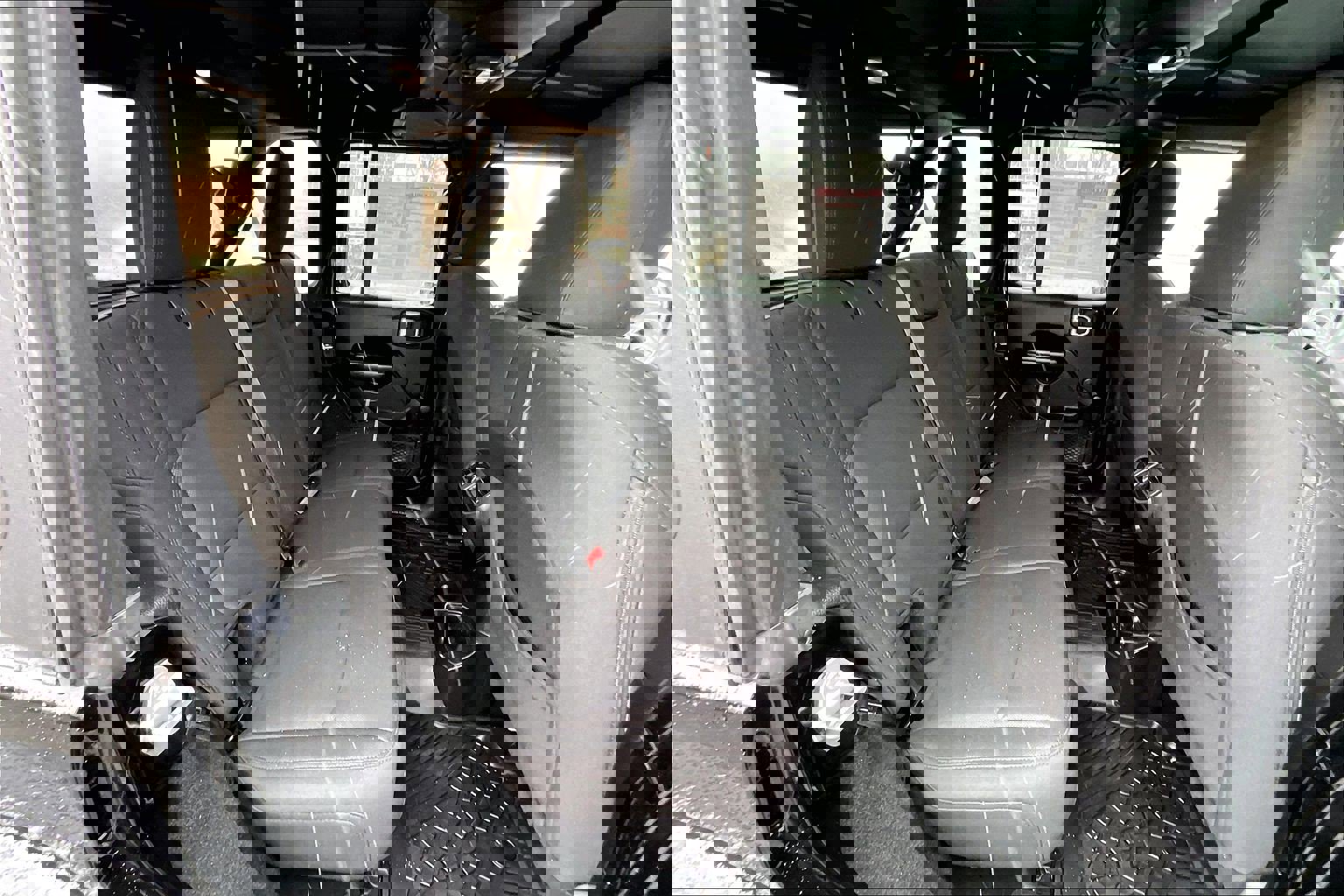 Used 2018 Jeep Wrangler Unlimited Sport image 24