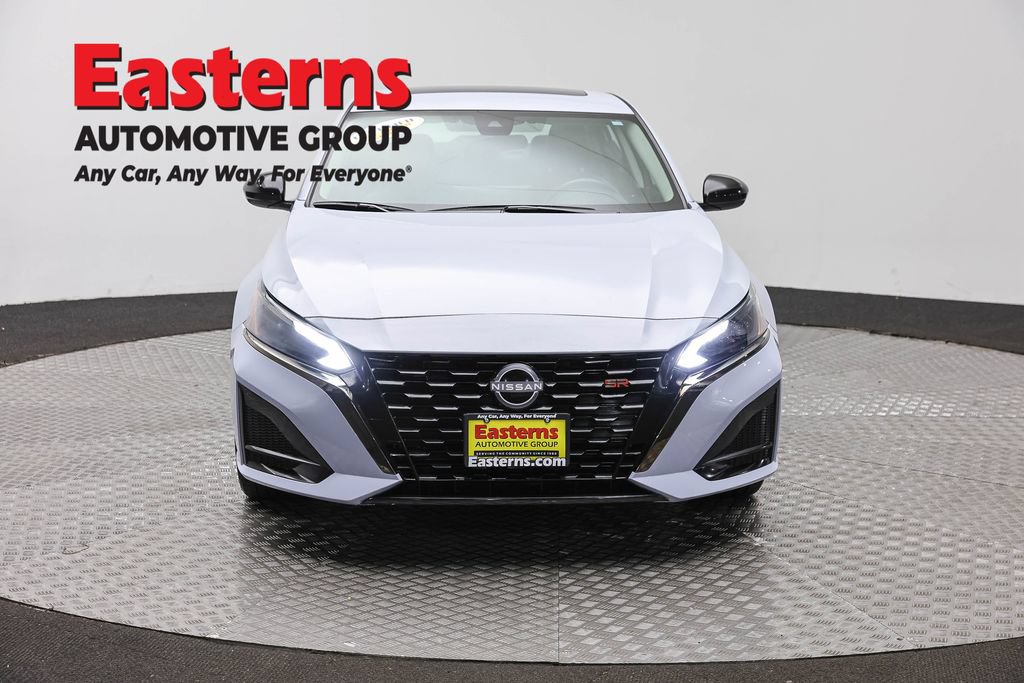 Used 2023 Nissan Altima 2.5 SR w/ SR Premium Package AWD/4WD image 2