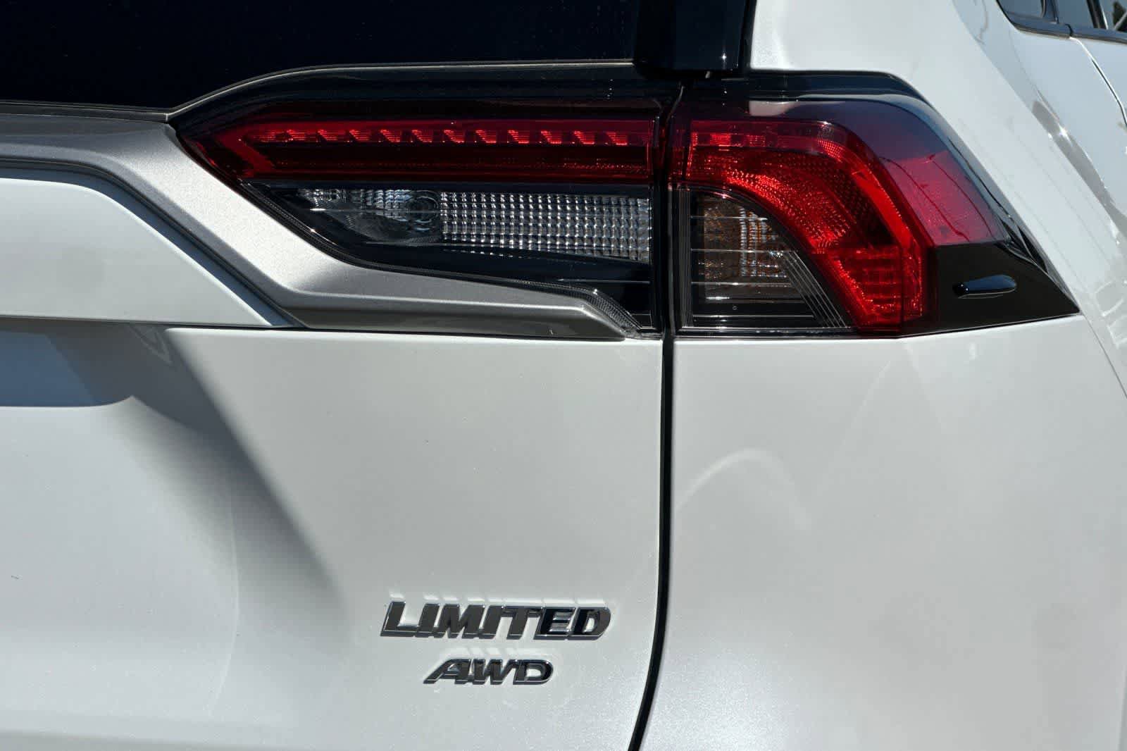 Used 2023 Toyota RAV4 Limited AWD/4WD image 31