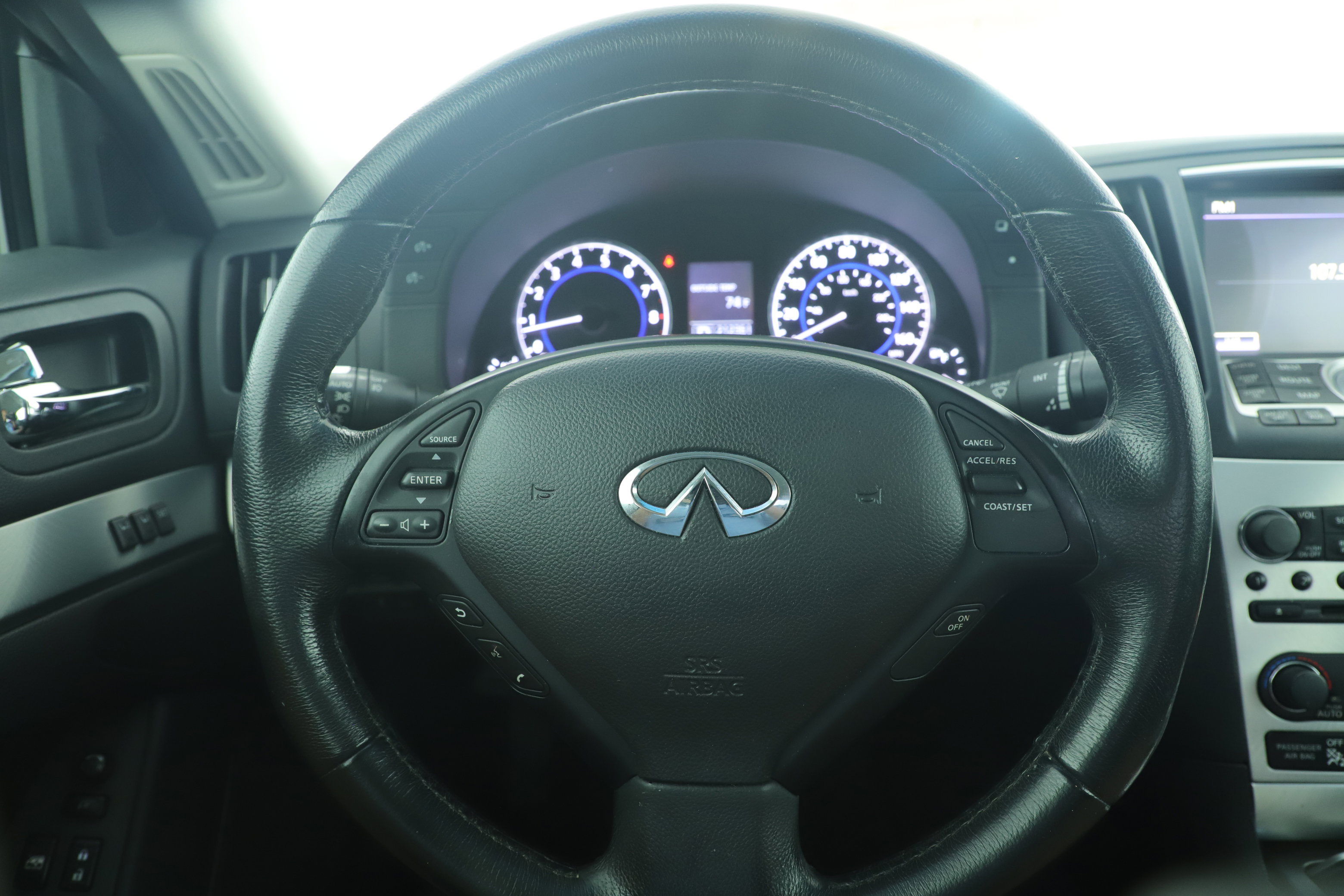 Used 2014 INFINITI Q60 Base w/ Premium Package image 19