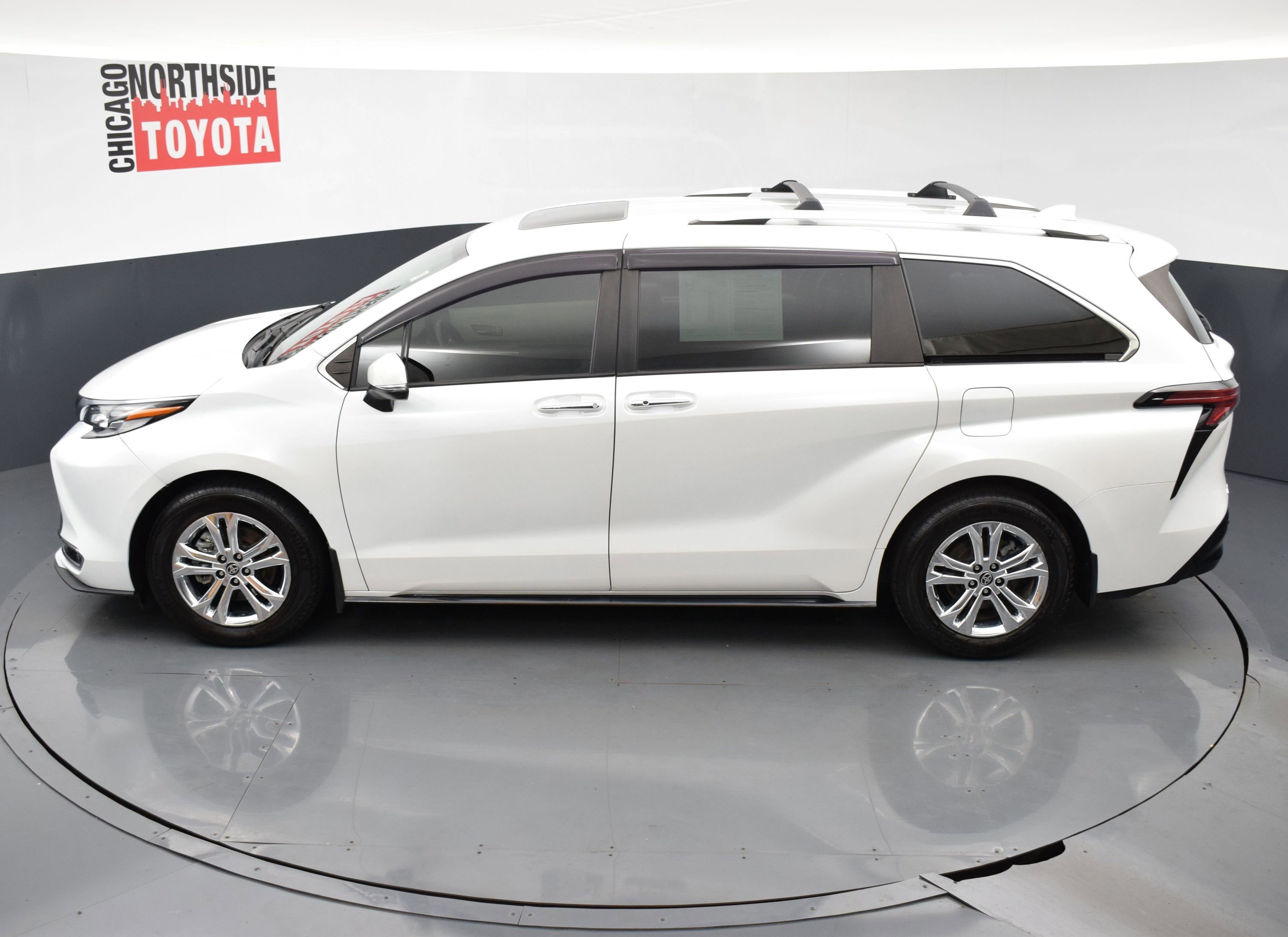 Used 2022 Toyota Sienna Platinum AWD/4WD image 29