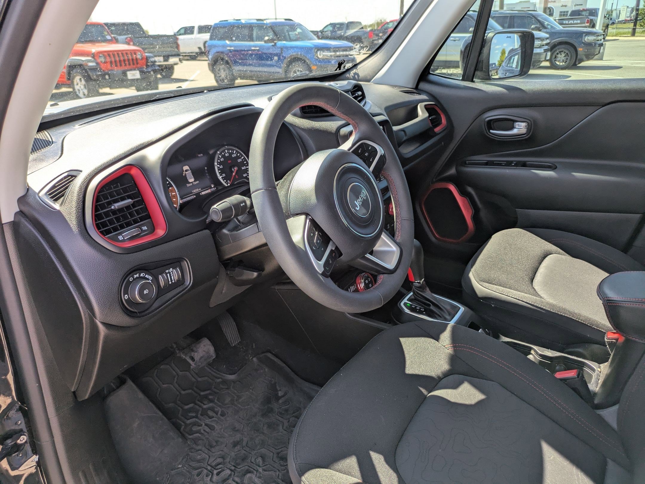 Used 2023 Jeep Renegade Trailhawk image 9