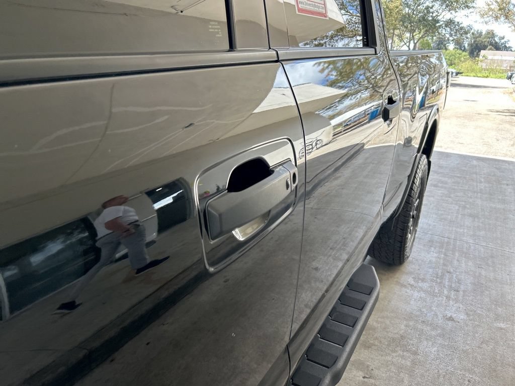 Used 2021 Nissan Titan PRO-4X w/ Pro-4x Convenience Package AWD/4WD image 17