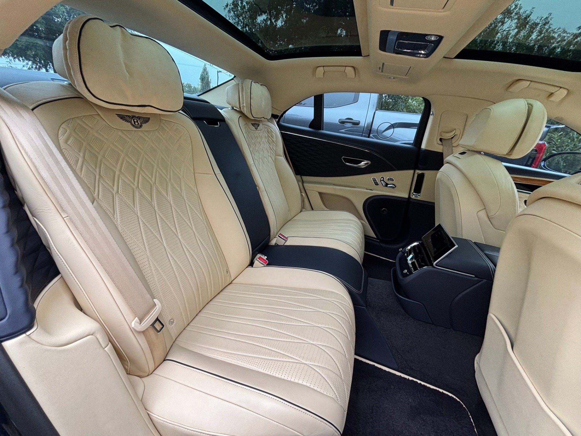 Used 2021 Bentley Flying Spur V8 AWD/4WD image 23