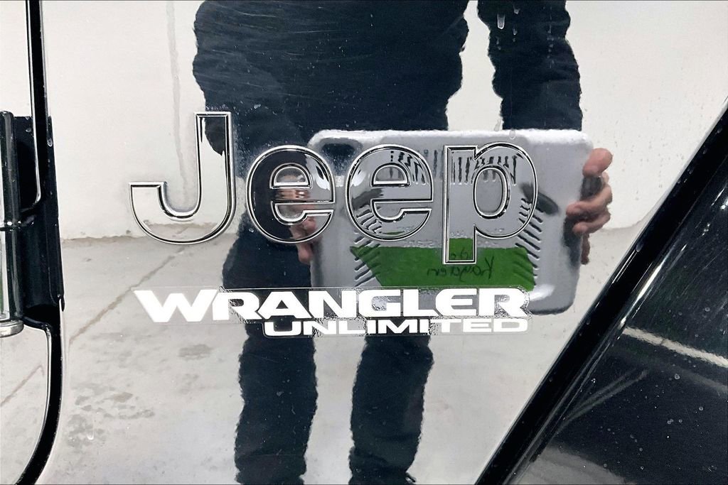 Used 2020 Jeep Wrangler Unlimited Sahara image 41